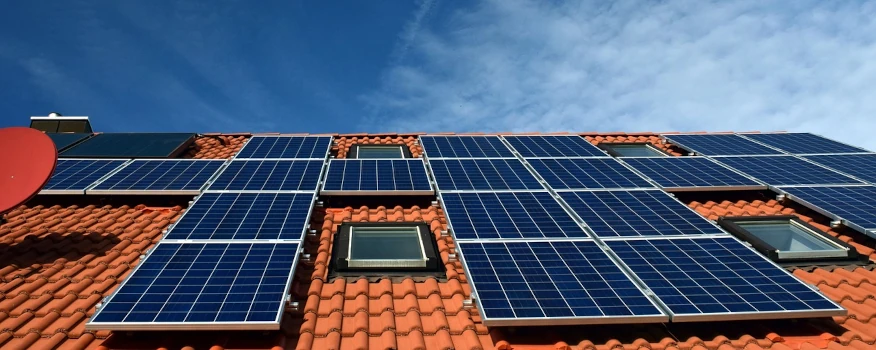 panneaux solaires photovoltaïques sur toiture